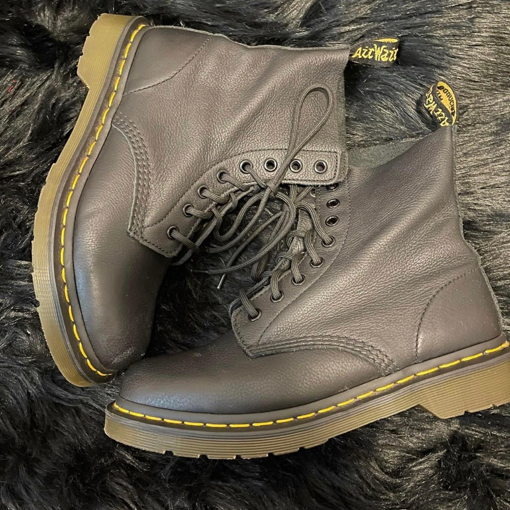 Dr. Martens-Size 8- Comes with additional yellow shoe strings and box.